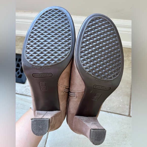 Aerosoles tan ankle booties. EUC size 7.5 - Picture 6 of 7